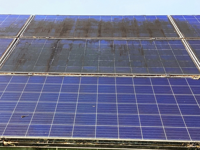 太陽光パネル（モジュール）掃除の完全ガイド！自分でやる方法から業者選び、費用、保険適用まで徹底解説