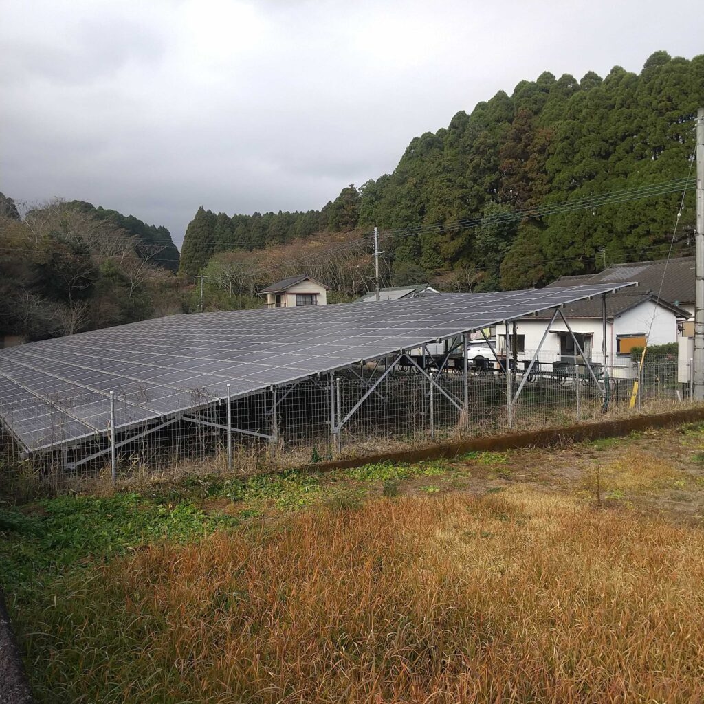 太陽光発電所の草放置は危険?景観悪化・苦情・発電量低下につながった事例【宮崎県小林市】