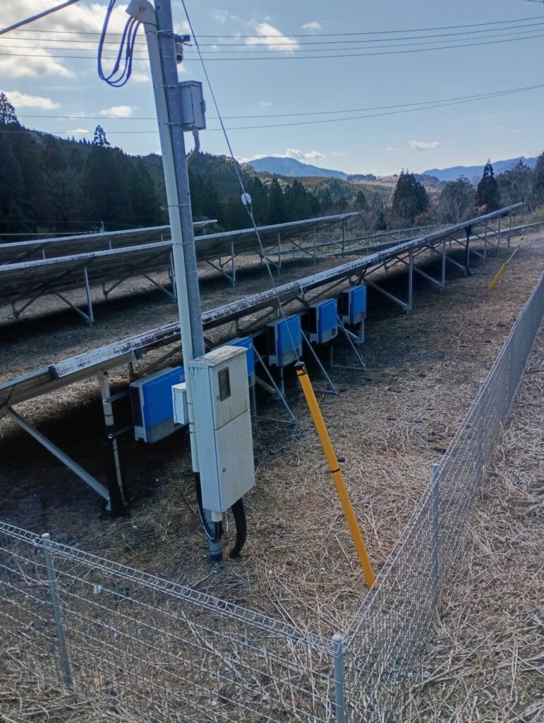 PCS保証対応と除草剤散布を実施｜太陽光発電所の一括メンテナンス事例【宮崎県都城市】